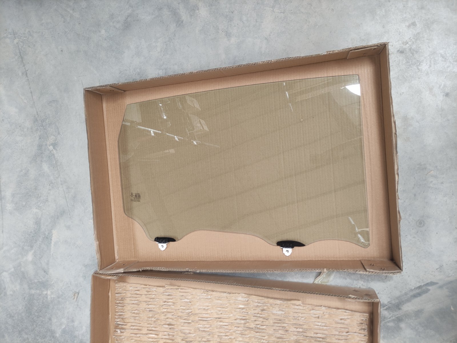 شيشه درب عقب راست | T21-5206080