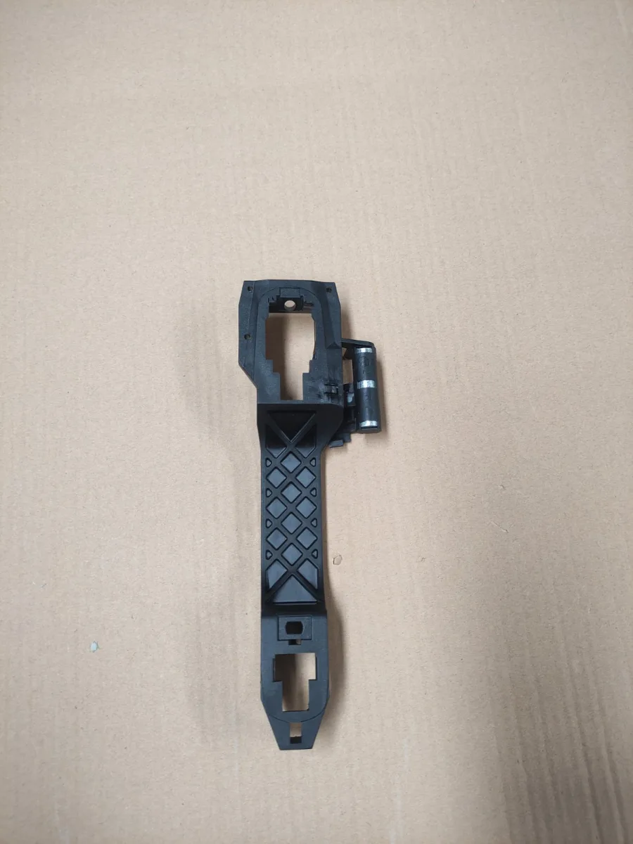 مغزی دستگير درب بازکن جلو بيرون راست(قسمت داخال درب) | T11-6105240