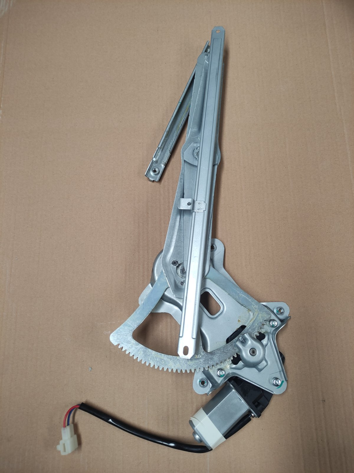 شیشه بالابردرب جلو چپ | T11-6104110CA