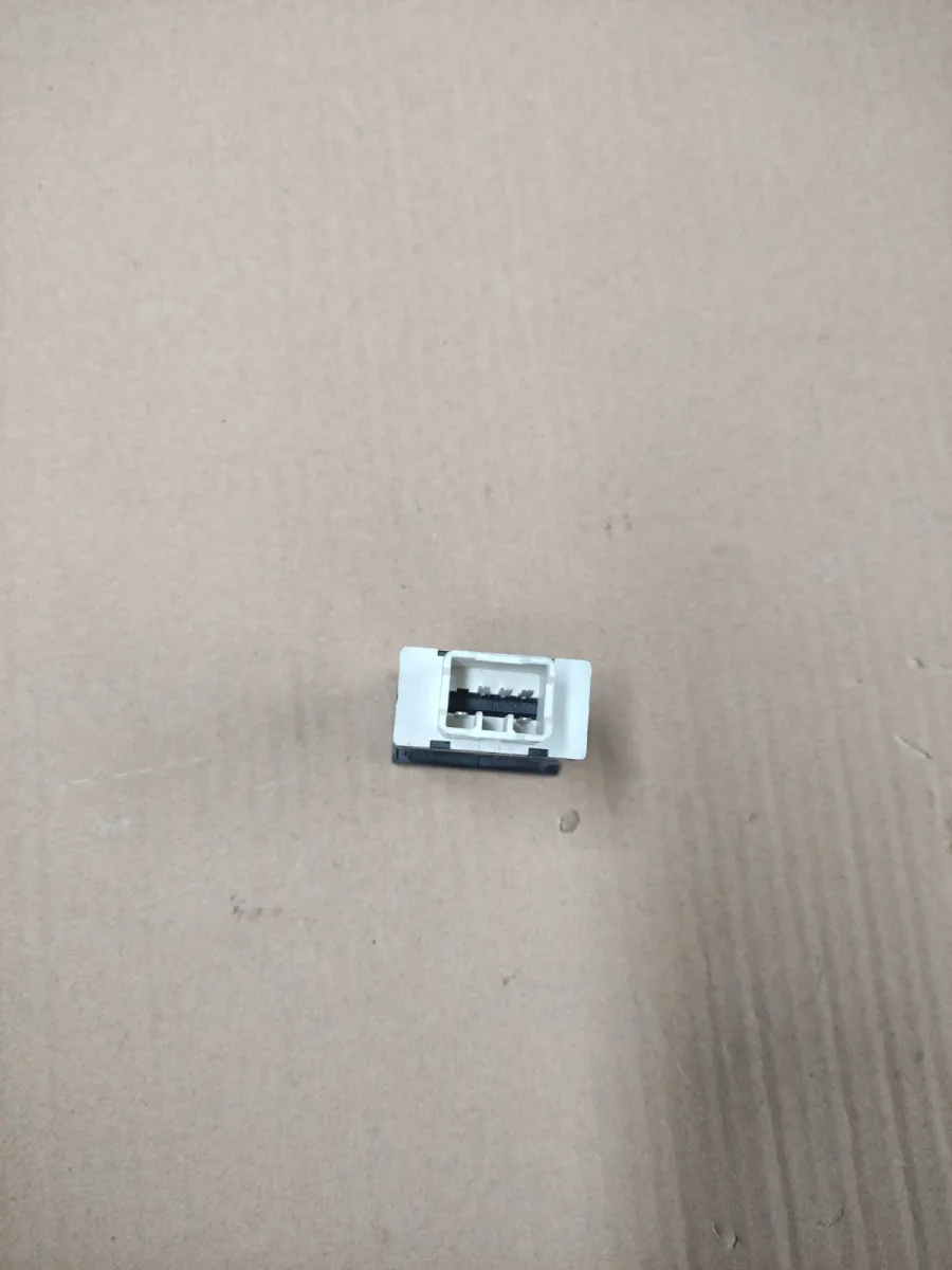 کلید چراغ مه شکن جلو | T11-3732050