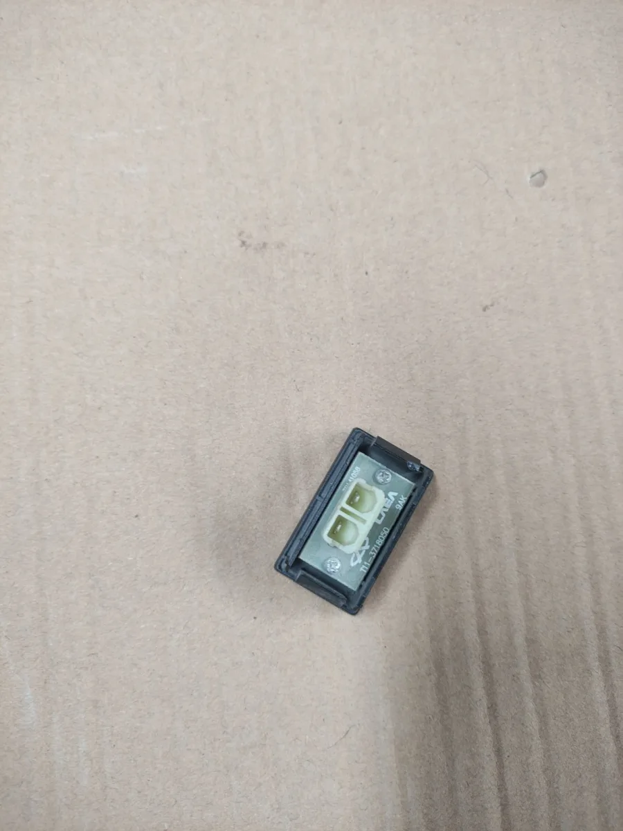 چراغ سيگنال ايمني | T11-3718050