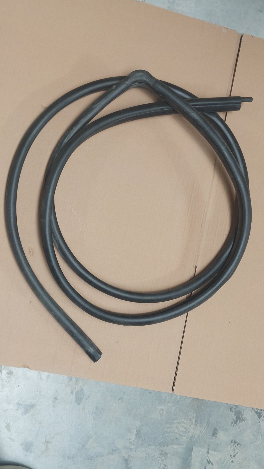 نوار دور کلاف درب جلو سمت چپ | T11-5402410HB