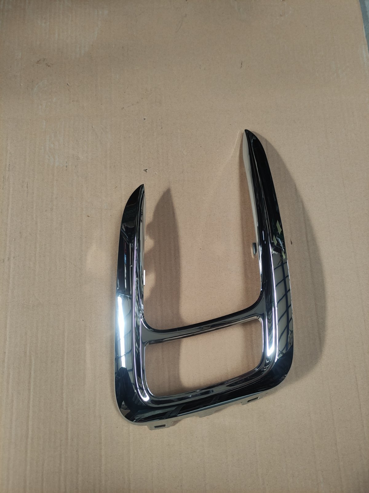 زه استیل چراغ مه شکن جلو چپ | J69-2803523
