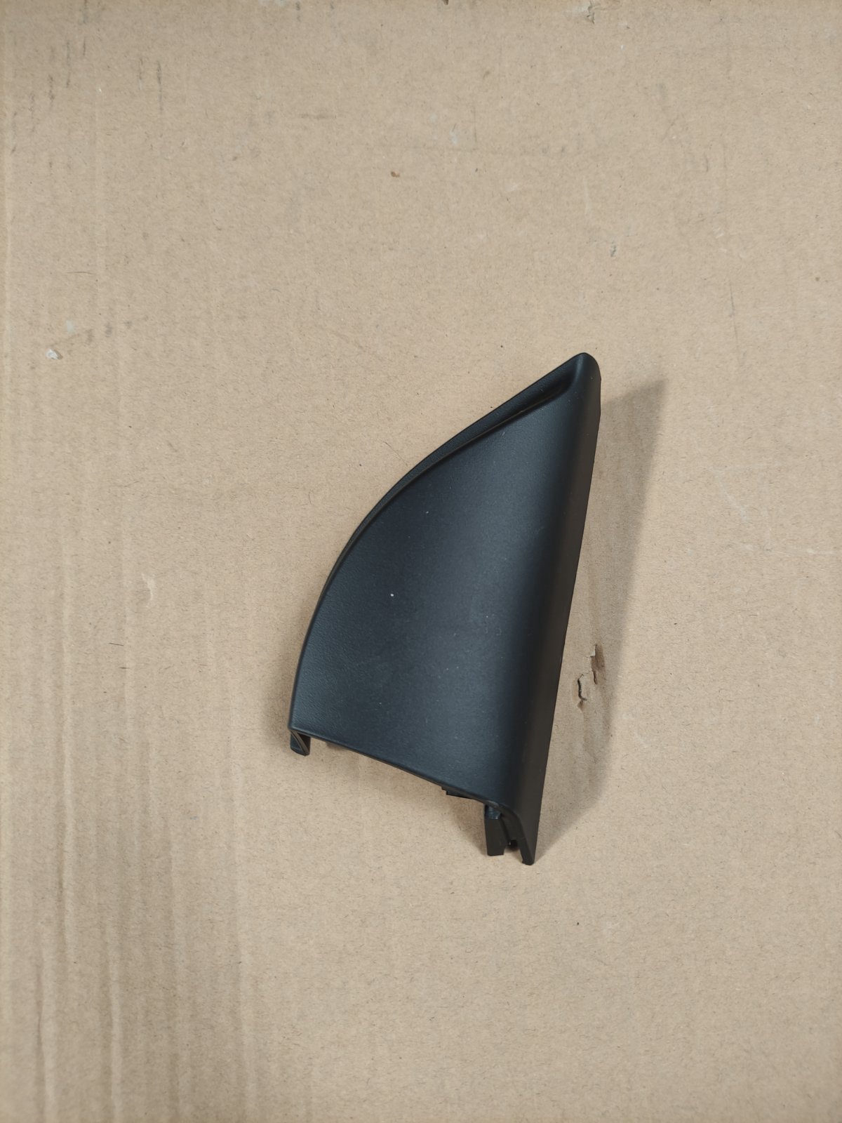 قاب داخلی لجکی جلو راست | J60-8202060