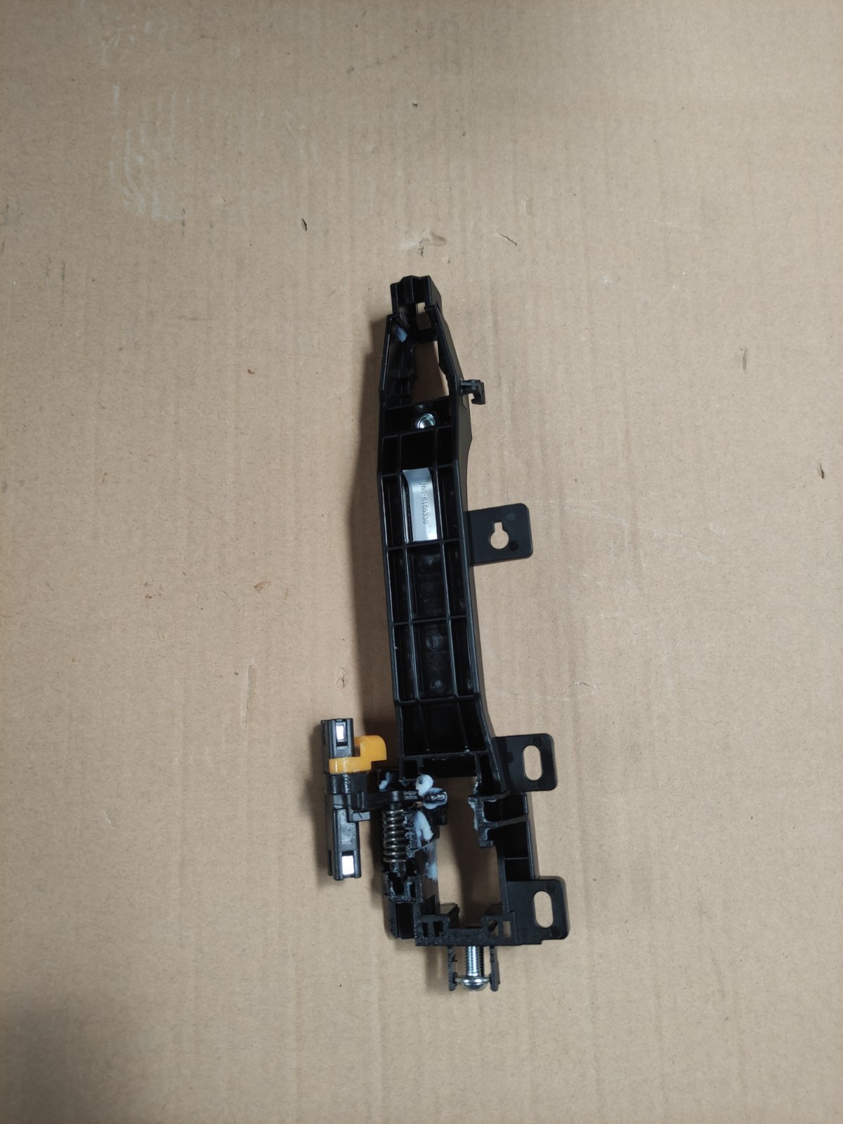 نشیمنگاه دستگیره بیرونی درب جلو چپ | J60-6105330