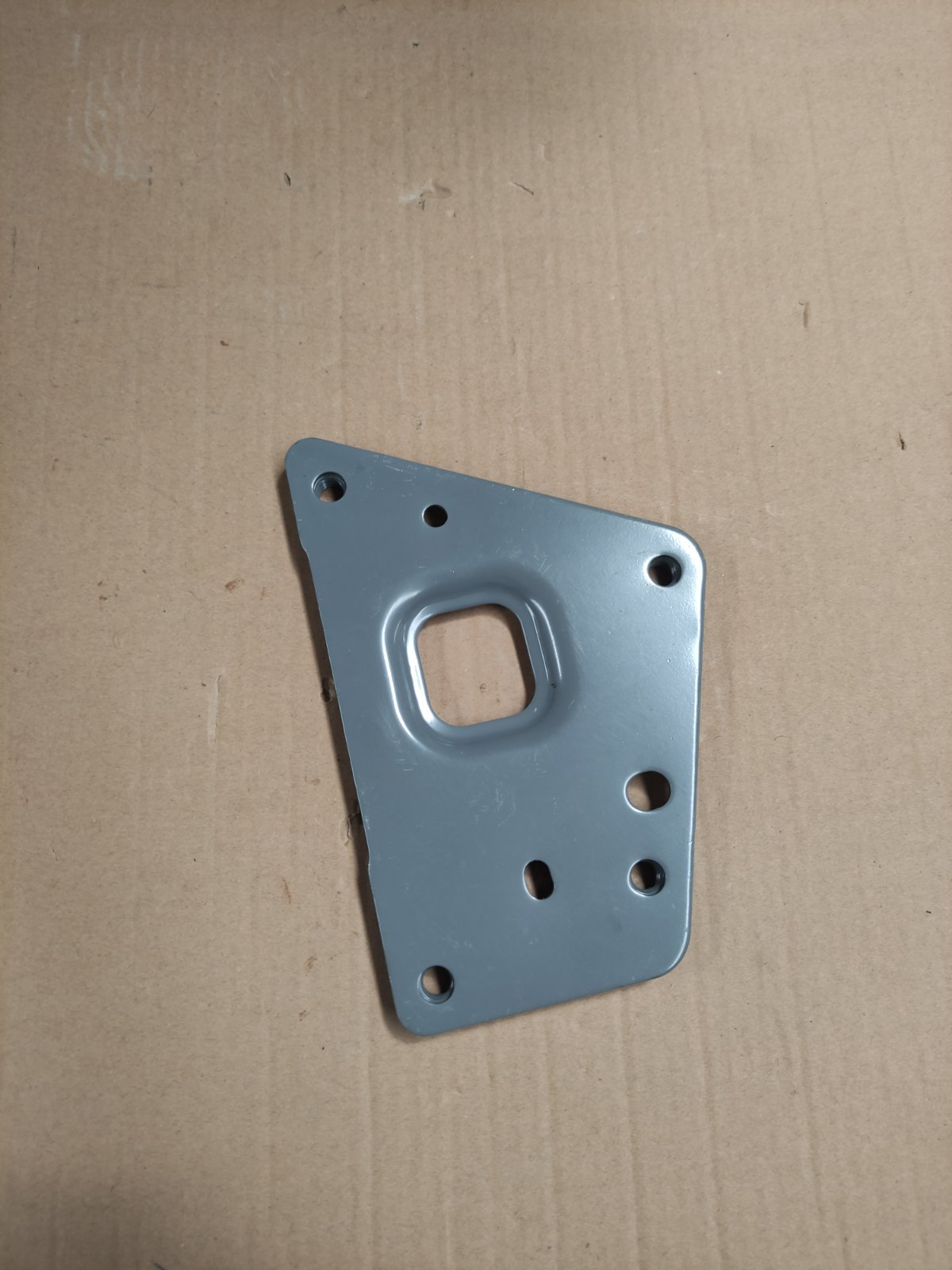 پایه چپ نگهدارنده رادیاتور | J60-5300630-DY