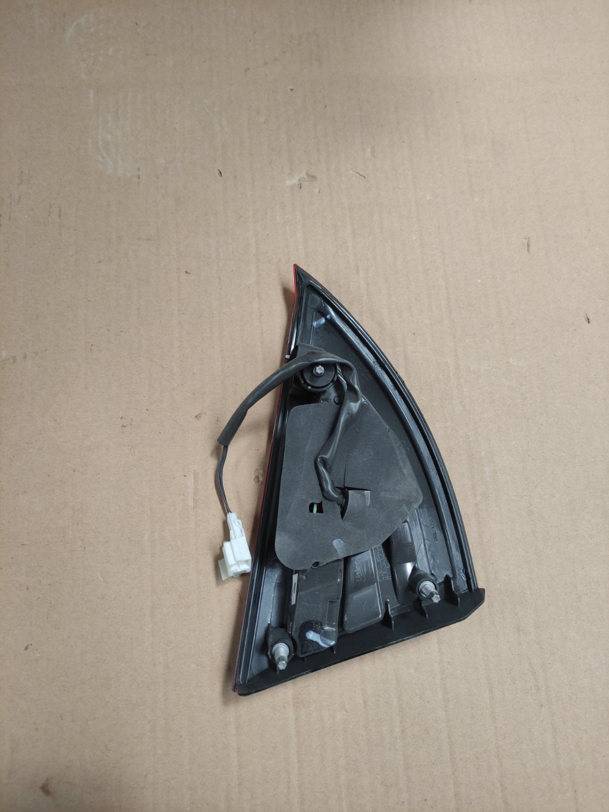چراغ عقب راست روی درب صندوق | J60-4433040