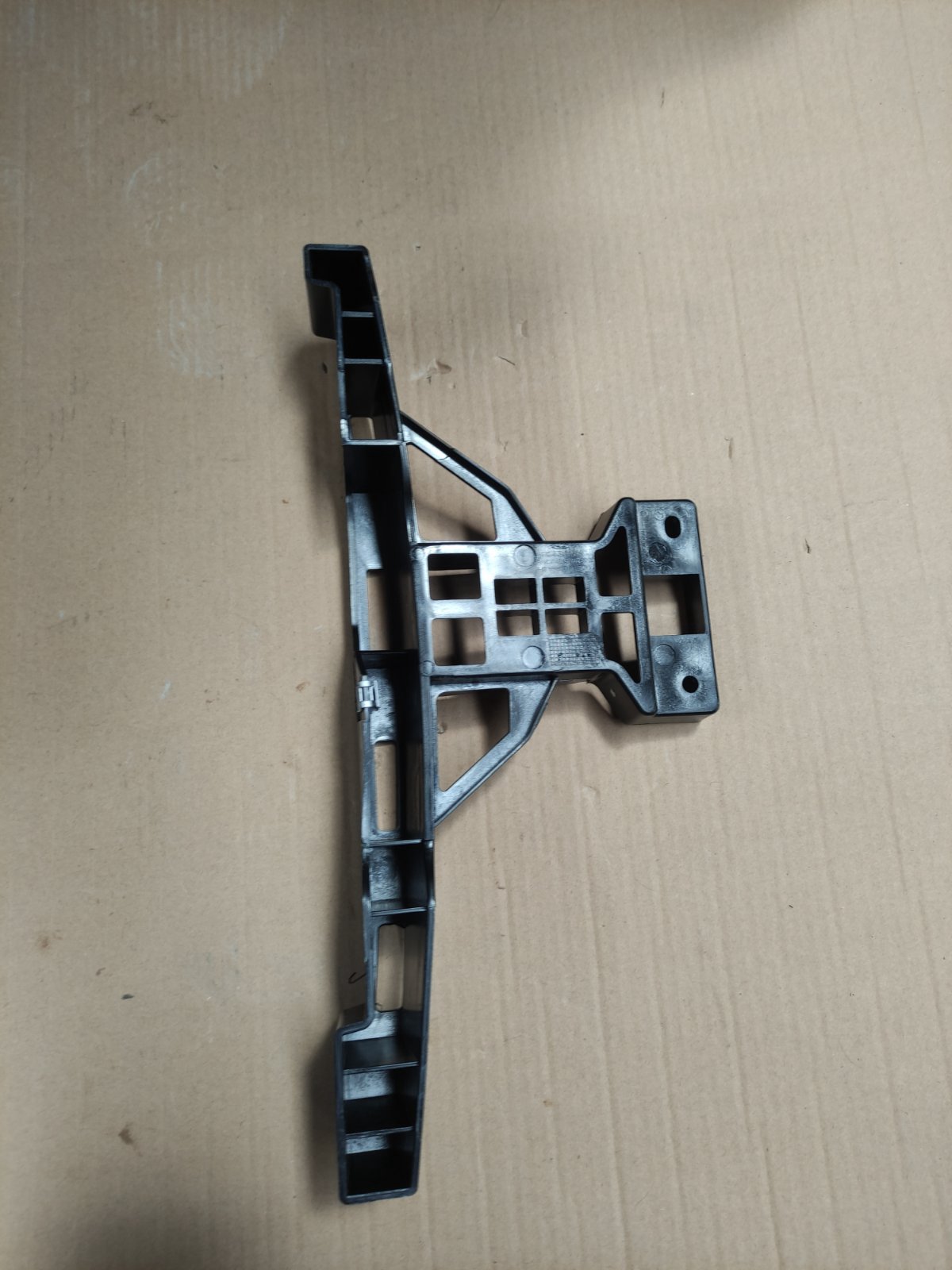پایه وسطی سپر جلو | J60-2803516