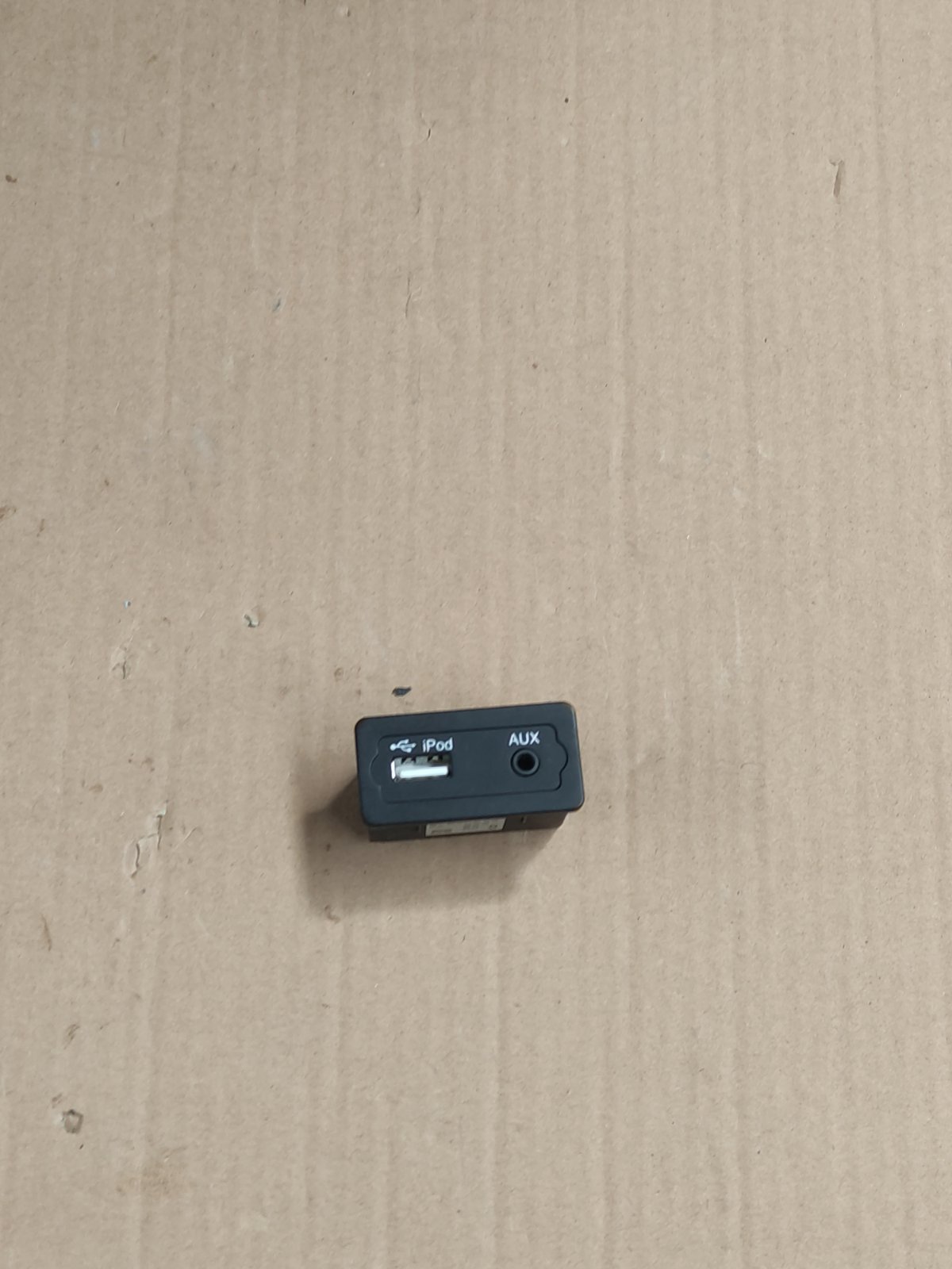 پورت AUX-IPOD-USB | J42-7901015