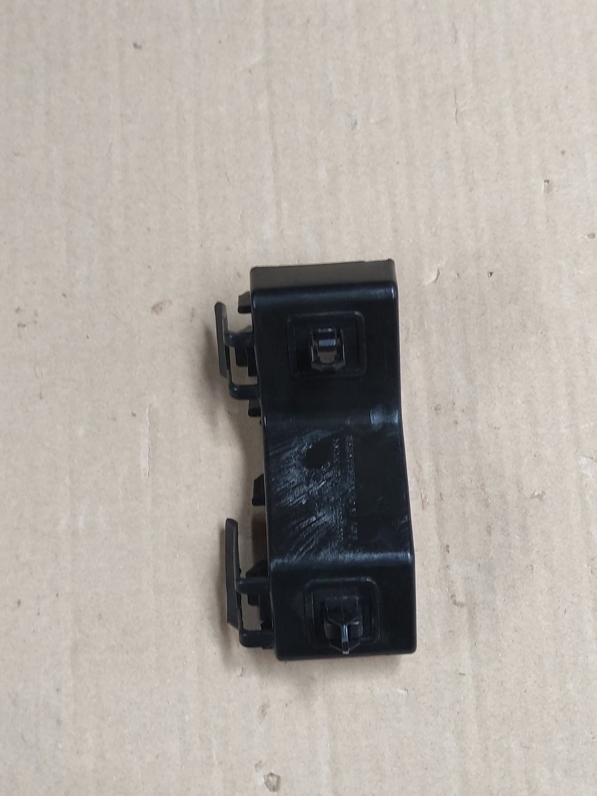 پایه چپ سپر جلو | J00-2803531