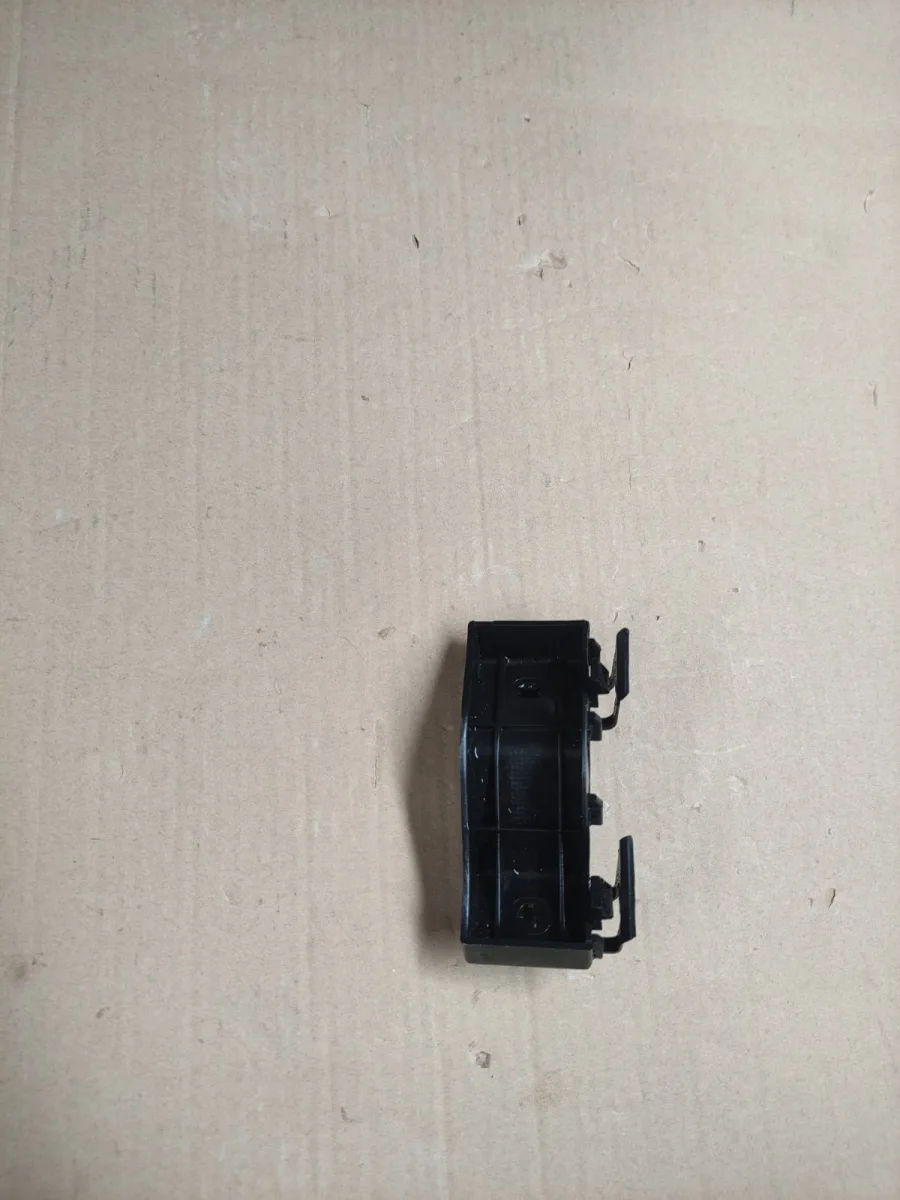 پایه چپ سپر جلو | J00-2803531