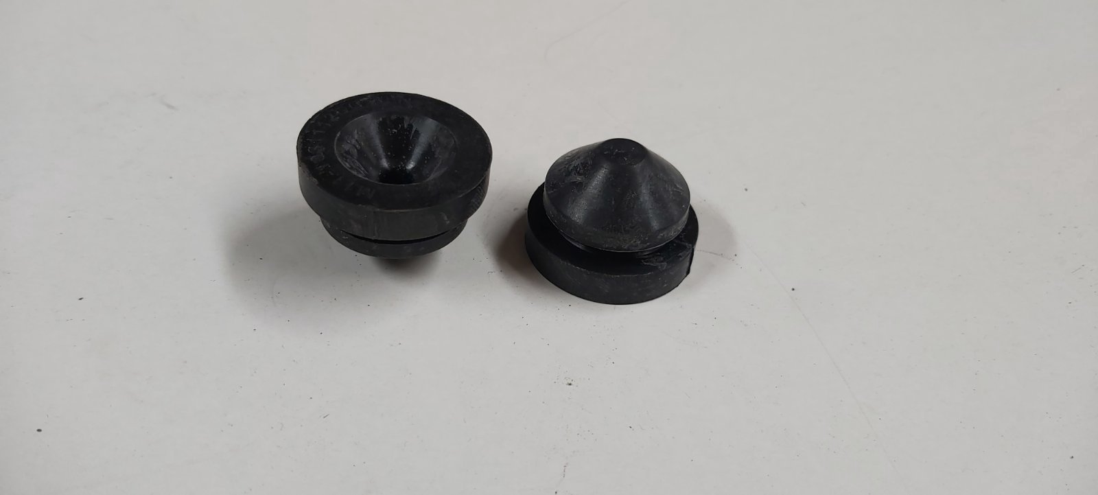ضربه گیر کاور روی موتور | M11-1031112DC