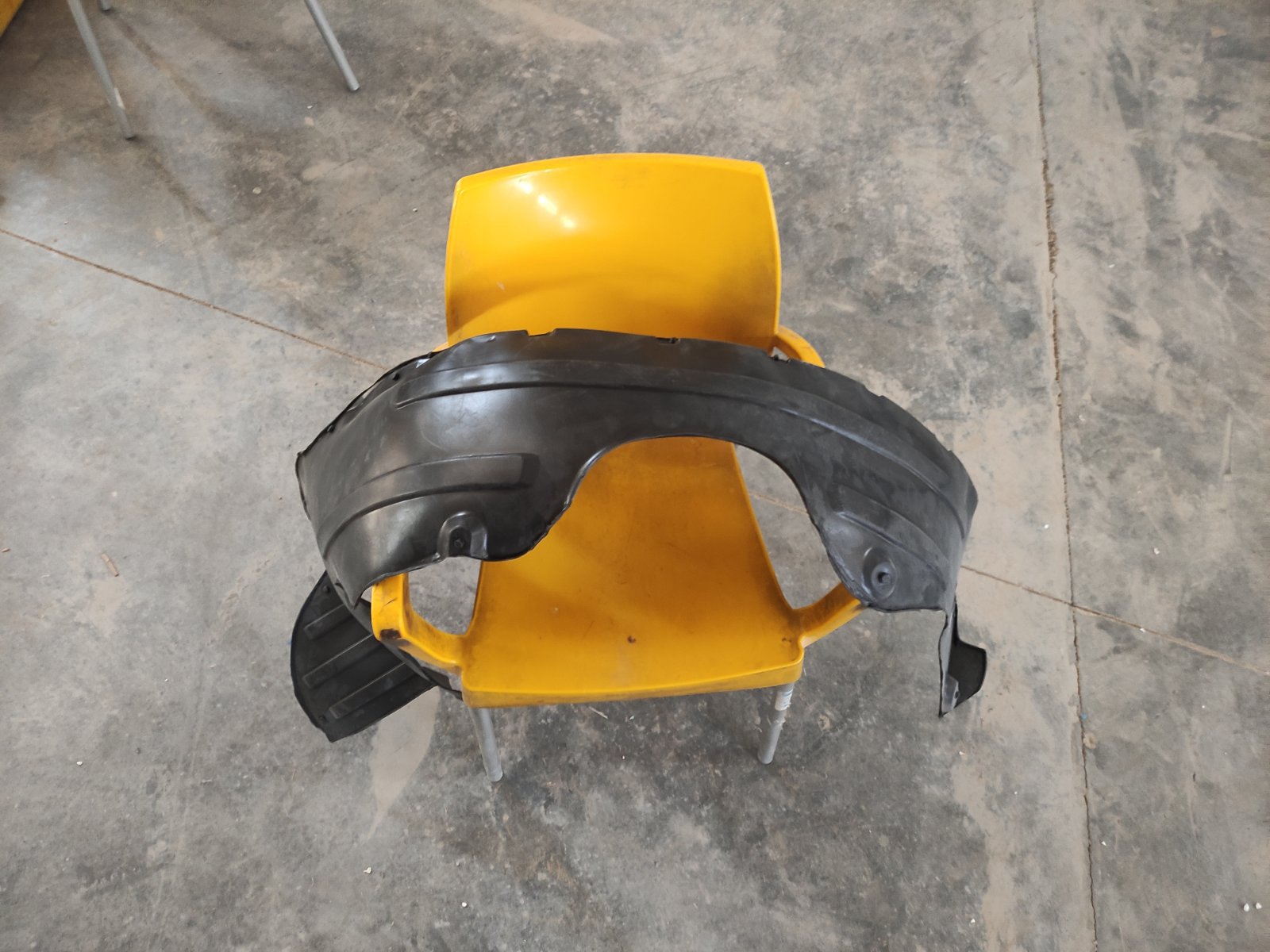 شل گير چرخ جلو سمت راست | T21-3102020