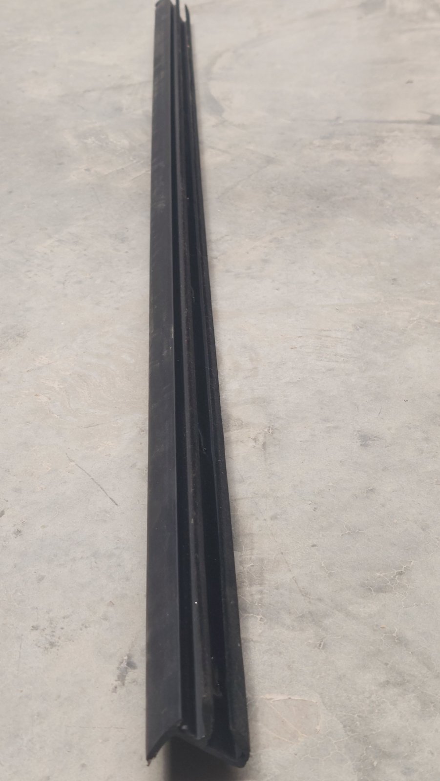نوار آبگیر داخلی شیشه درب جلو چپ | J00-6107121