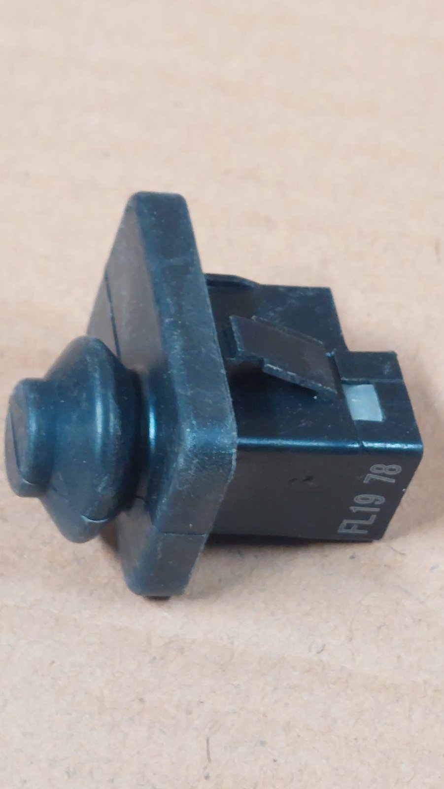 سوئیچ لادری درب موتور | B11-3700021