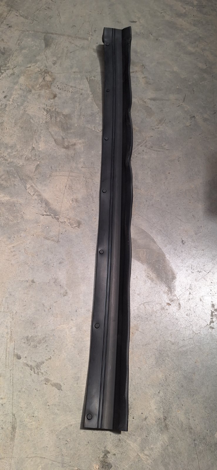 نوار پائینی درب جلو راست | J68-6107180