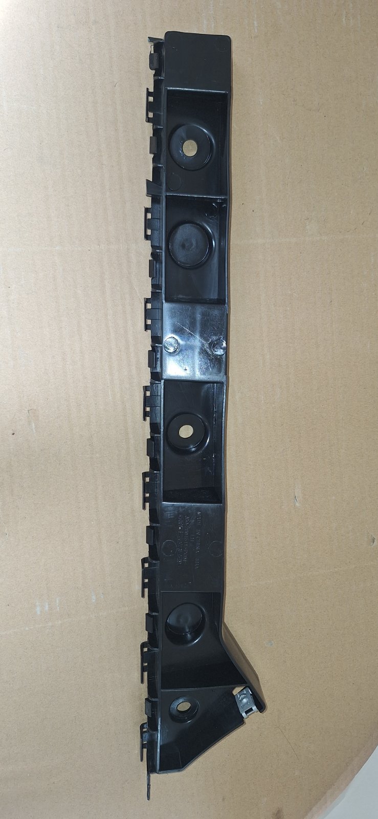 پایه چپ سپر عقب | J60-2804511