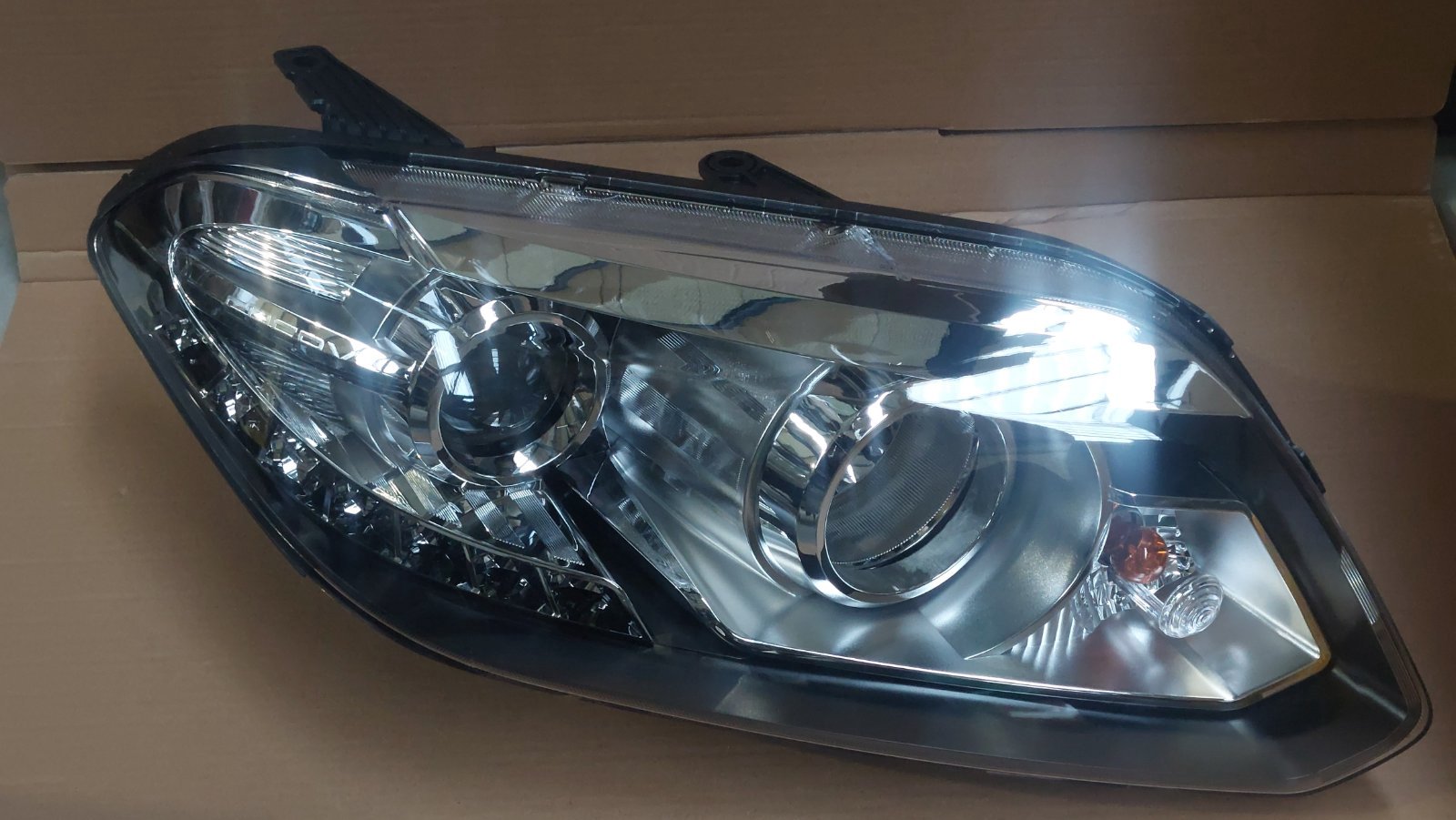 چراغ جلو سمت راست