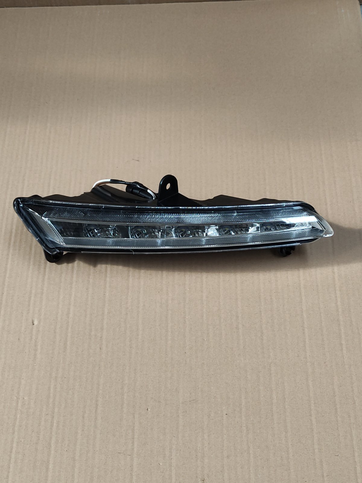 چراغ روز چپ (دیلایت)